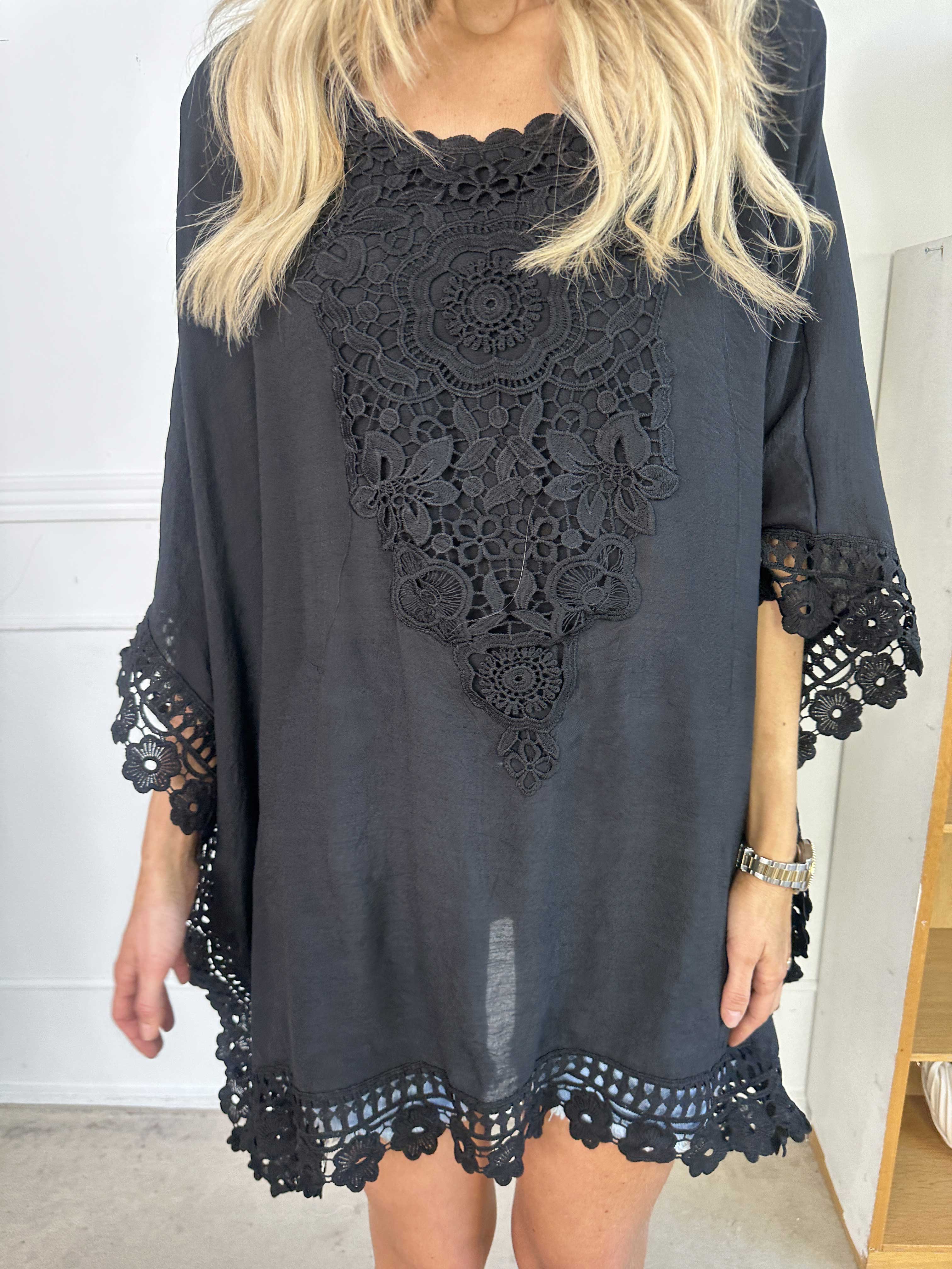 Elena - Mjuk tunika i bomull med fina broderier